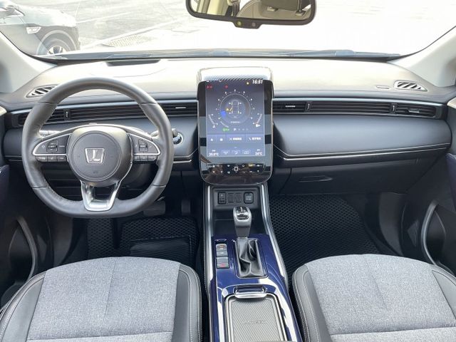 一手車/原鈑件/原廠保養/ACC跟車/雙前電動椅/全景天窗/環景影像/電動尾門/只跑1萬公里  第13張相片