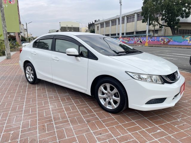 一手車/原鈑件/定速/恆溫/倒車顯影/皮椅/鋁圈/換檔撥片  第3張相片