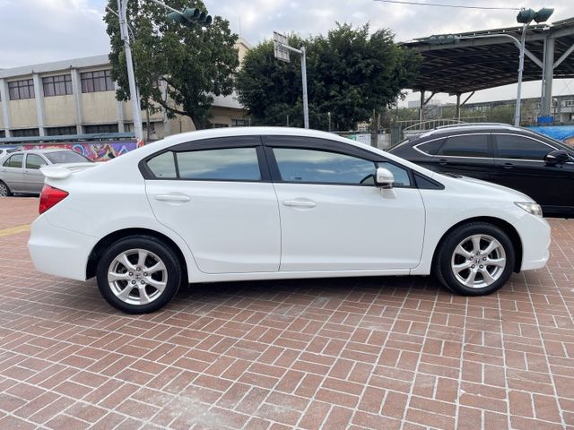 一手車/原鈑件/定速/恆溫/倒車顯影/皮椅/鋁圈/換檔撥片  第4張相片