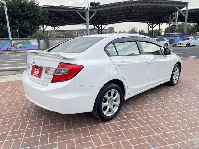 一手車/原鈑件/定速/恆溫/倒車顯影/皮椅/鋁圈/換檔撥片  第5張相片