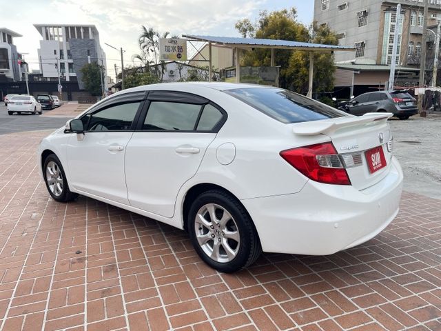 一手車/原鈑件/定速/恆溫/倒車顯影/皮椅/鋁圈/換檔撥片  第7張相片