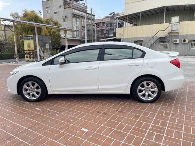 一手車/原鈑件/定速/恆溫/倒車顯影/皮椅/鋁圈/換檔撥片  第8張相片