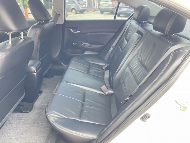 一手車/原鈑件/定速/恆溫/倒車顯影/皮椅/鋁圈/換檔撥片  第10張相片