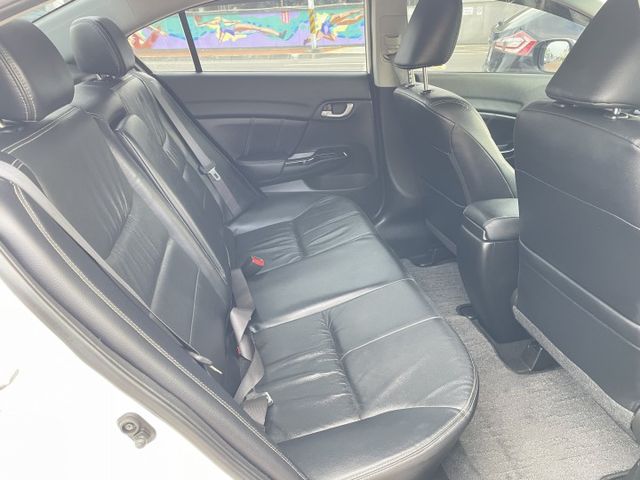 一手車/原鈑件/定速/恆溫/倒車顯影/皮椅/鋁圈/換檔撥片  第12張相片