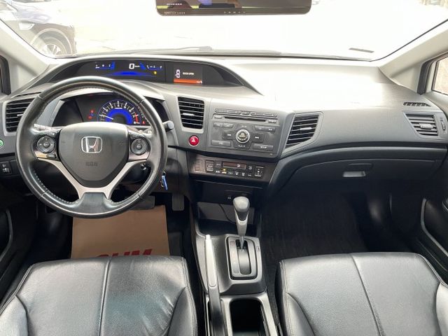 一手車/原鈑件/定速/恆溫/倒車顯影/皮椅/鋁圈/換檔撥片  第14張相片