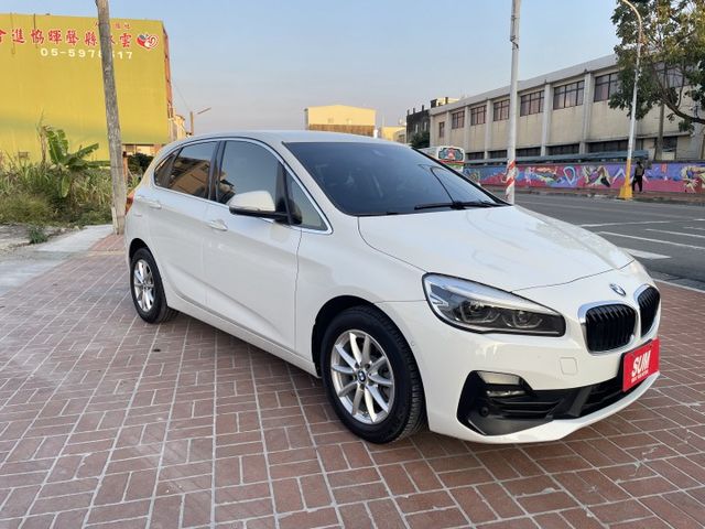 原鈑件/LED頭燈/路線偏移/免鑰匙啟動/摸門/電動尾門/導航/倒車顯影  第3張相片