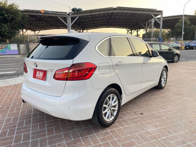 原鈑件/LED頭燈/路線偏移/免鑰匙啟動/摸門/電動尾門/導航/倒車顯影  第4張相片