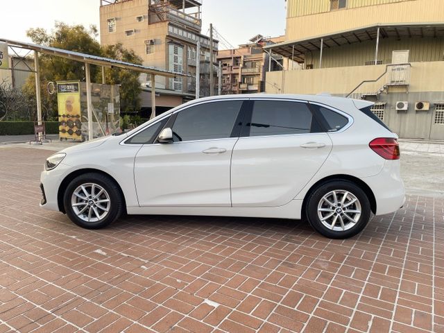 原鈑件/LED頭燈/路線偏移/免鑰匙啟動/摸門/電動尾門/導航/倒車顯影  第7張相片