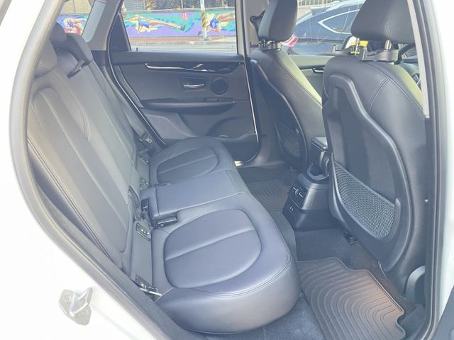 原鈑件/LED頭燈/路線偏移/免鑰匙啟動/摸門/電動尾門/導航/倒車顯影  第11張相片