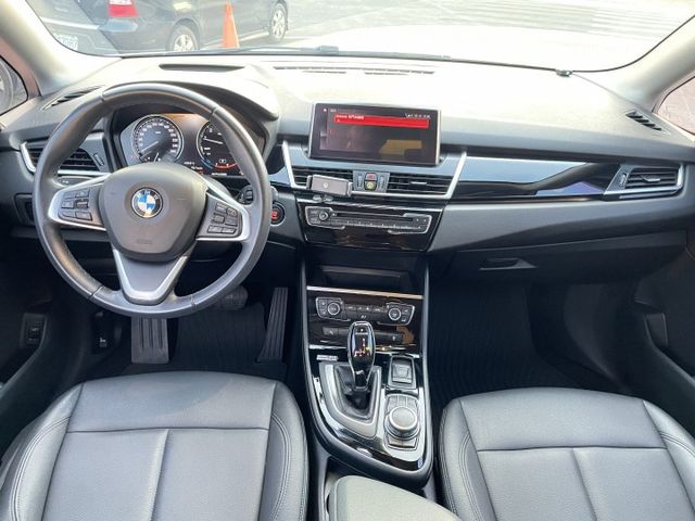 原鈑件/LED頭燈/路線偏移/免鑰匙啟動/摸門/電動尾門/導航/倒車顯影  第13張相片