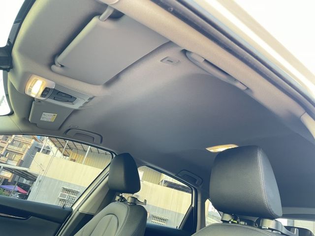 原鈑件/LED頭燈/路線偏移/免鑰匙啟動/摸門/電動尾門/導航/倒車顯影  第19張相片