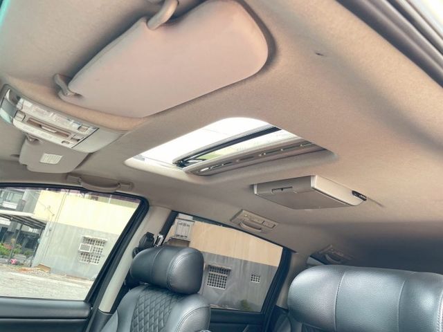 天窗/電動椅/電動滑門/恆溫/免鑰匙啟動/7人座  第19張相片