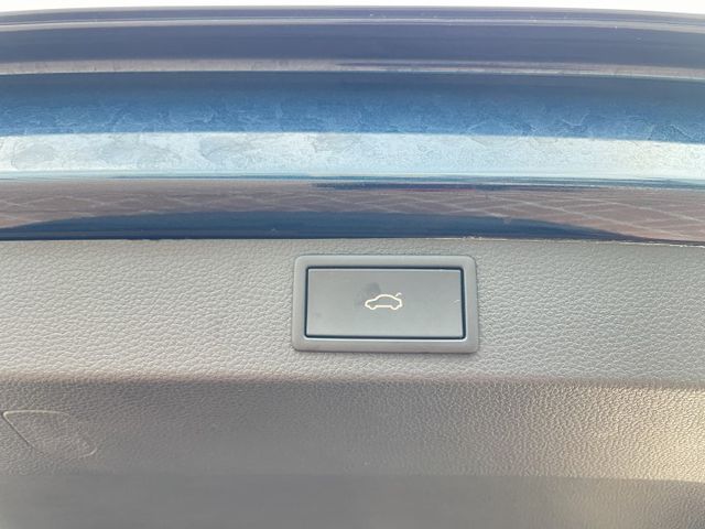 一手車/原鈑件/原廠保養/ACC跟車/環景影像/電動尾門/導航  第12張相片