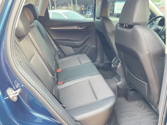 一手車/原鈑件/原廠保養/ACC跟車/環景影像/電動尾門/導航  第13張相片