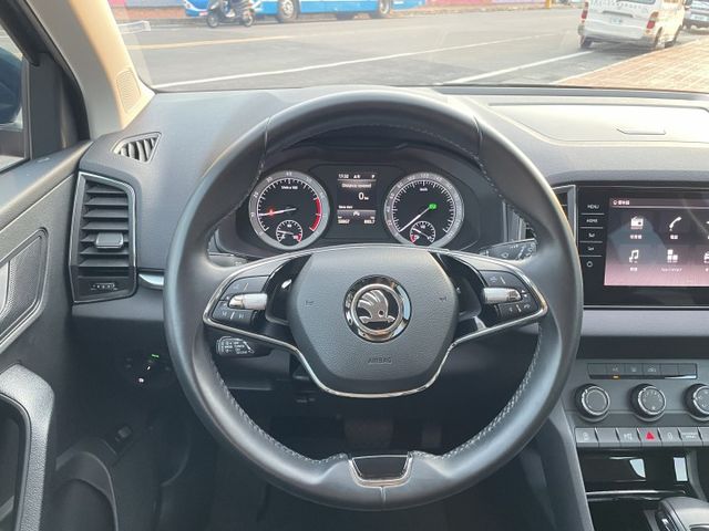 一手車/原鈑件/原廠保養/ACC跟車/環景影像/電動尾門/導航  第18張相片