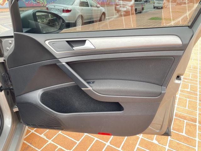 180TSI/變速箱電腦閥體/風箱/冷氣壓縮機/水箱泵浦/時規皮帶8萬公里/皆在原廠更換  第20張相片