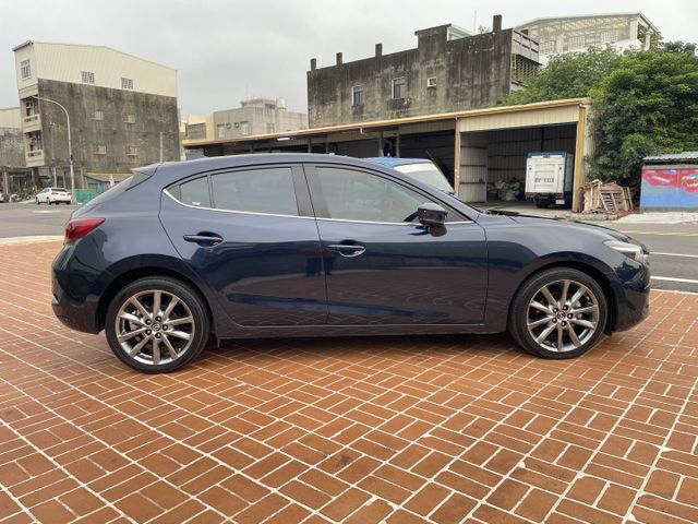 一手車/原鈑件/原廠保養/ACC跟車/電動椅/LED頭燈/免鑰匙啟動/抬頭顯示器/18吋鋁圈  第4張相片