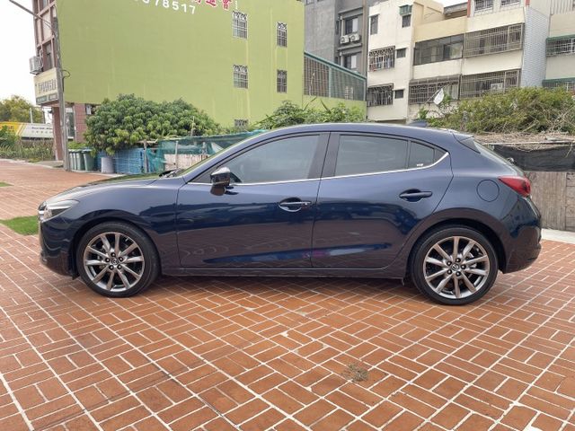 一手車/原鈑件/原廠保養/ACC跟車/電動椅/LED頭燈/免鑰匙啟動/抬頭顯示器/18吋鋁圈  第8張相片