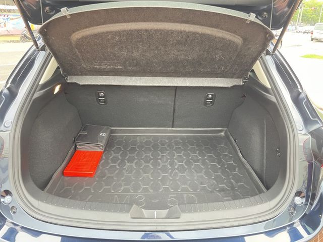 一手車/原鈑件/原廠保養/ACC跟車/電動椅/LED頭燈/免鑰匙啟動/抬頭顯示器/18吋鋁圈  第11張相片