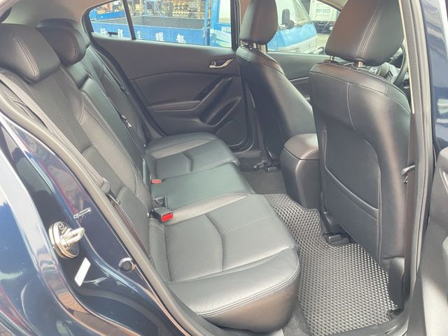 一手車/原鈑件/原廠保養/ACC跟車/電動椅/LED頭燈/免鑰匙啟動/抬頭顯示器/18吋鋁圈  第12張相片