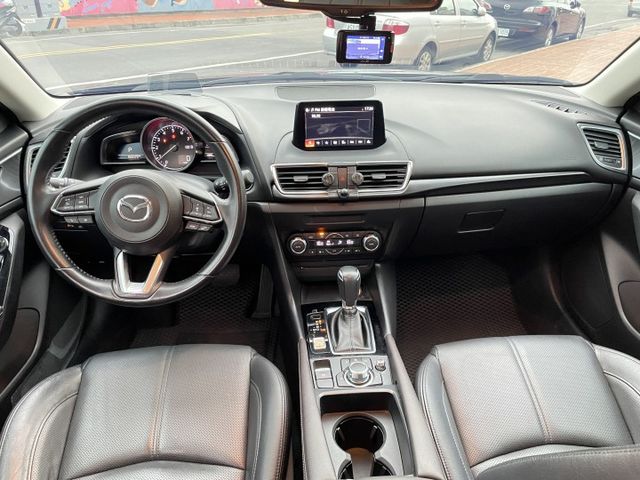 一手車/原鈑件/原廠保養/ACC跟車/電動椅/LED頭燈/免鑰匙啟動/抬頭顯示器/18吋鋁圈  第14張相片