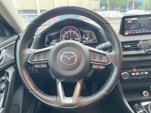 一手車/原鈑件/原廠保養/ACC跟車/電動椅/LED頭燈/免鑰匙啟動/抬頭顯示器/18吋鋁圈  第15張相片