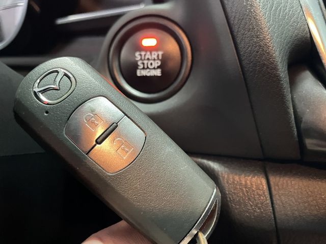 一手車/原鈑件/原廠保養/ACC跟車/電動椅/LED頭燈/免鑰匙啟動/抬頭顯示器/18吋鋁圈  第19張相片