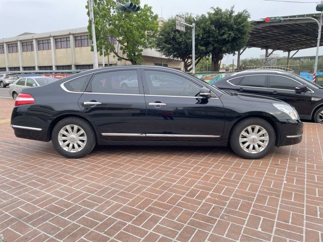 一手車/原鈑件/電動椅/免鑰匙啟動/恆溫空調/定速  第4張相片