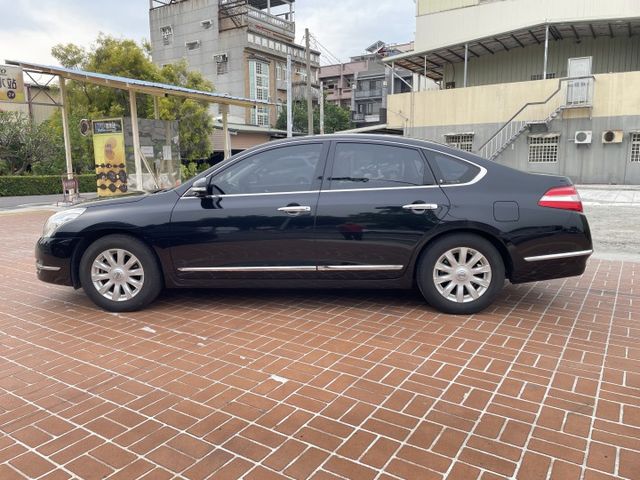 一手車/原鈑件/電動椅/免鑰匙啟動/恆溫空調/定速  第8張相片