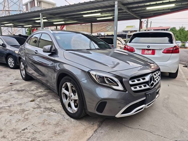 總代理/一手女用車/全景天窗/電動尾門/電動椅/LED頭燈/主動停車輔助/免鑰匙啟動  第1張相片