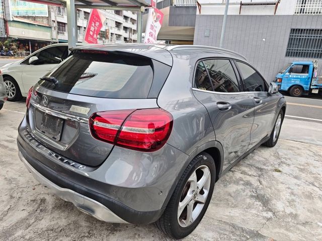 總代理/一手女用車/全景天窗/電動尾門/電動椅/LED頭燈/主動停車輔助/免鑰匙啟動  第3張相片