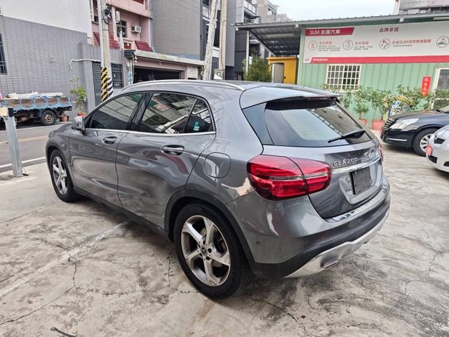 總代理/一手女用車/全景天窗/電動尾門/電動椅/LED頭燈/主動停車輔助/免鑰匙啟動  第4張相片