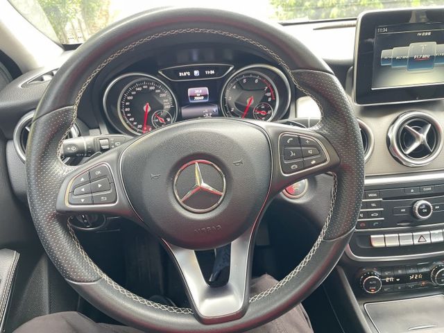 總代理/一手女用車/全景天窗/電動尾門/電動椅/LED頭燈/主動停車輔助/免鑰匙啟動  第5張相片