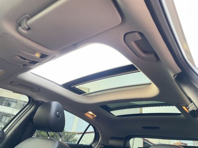 總代理/一手女用車/原廠保養/全景天窗/電動尾門/雙電動椅/LED頭燈/主動停車輔助/免鑰匙啟動  第16張相片