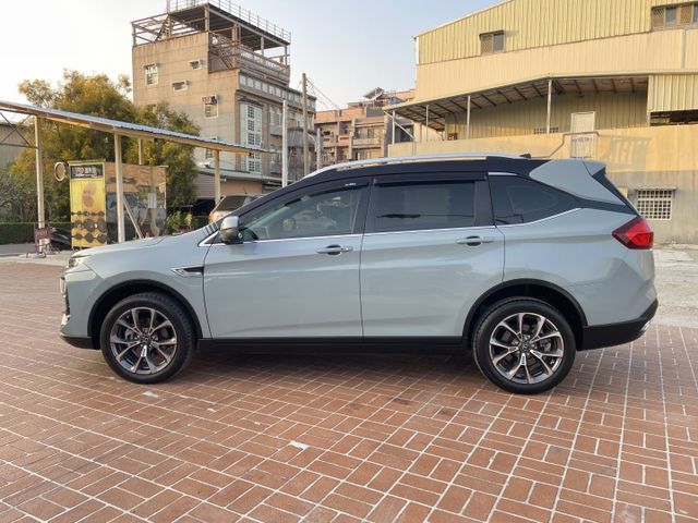 一手車/原鈑件/原廠保養/ACC跟車/雙前電動椅/全景天窗/環景影像/電動尾門/只跑1萬公里  第7張相片