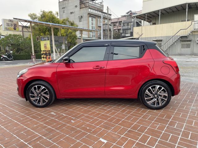 一手女用車 原鈑件 原廠保養 免鑰匙 ACC跟車 車道偏離 CarPlay 盲點偵測 主動煞停 倒車影像  第6張相片