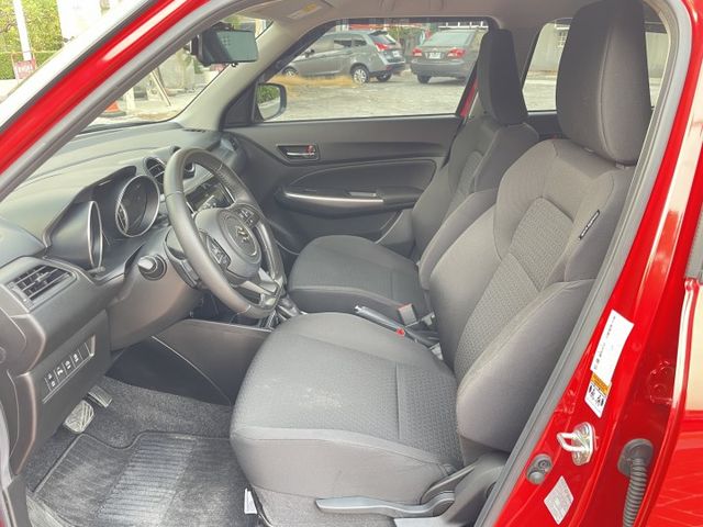 一手女用車 原鈑件 原廠保養 免鑰匙 ACC跟車 車道偏離 CarPlay 盲點偵測 主動煞停 倒車影像  第7張相片