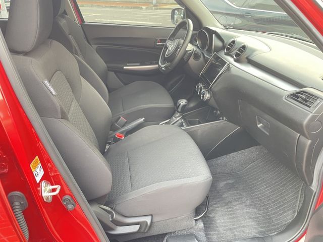 一手女用車 原鈑件 原廠保養 免鑰匙 ACC跟車 車道偏離 CarPlay 盲點偵測 主動煞停 倒車影像  第11張相片
