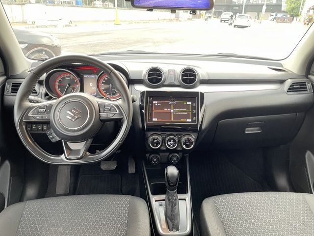 一手女用車 原鈑件 原廠保養 免鑰匙 ACC跟車 車道偏離 CarPlay 盲點偵測 主動煞停 倒車影像  第14張相片