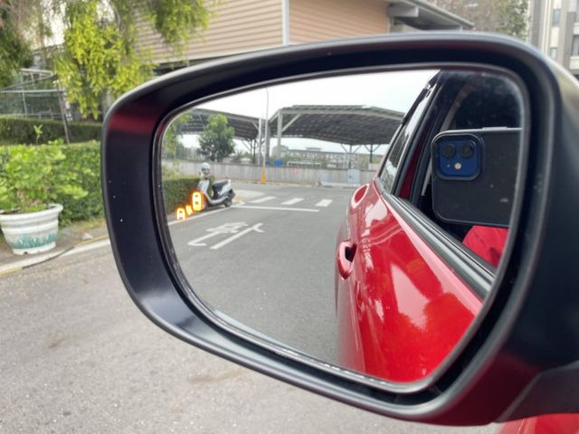 一手女用車 原鈑件 原廠保養 免鑰匙 ACC跟車 車道偏離 CarPlay 盲點偵測 主動煞停 倒車影像  第20張相片