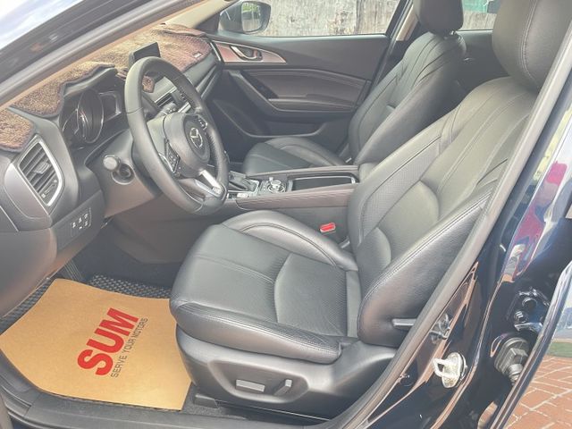 一手車/原鈑件/ACC跟車/電動椅/抬頭顯示器/倒車顯影/LED頭燈/I-KEY/盲點偵測  第9張相片