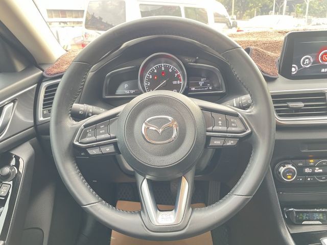 一手車/原鈑件/ACC跟車/電動椅/抬頭顯示器/倒車顯影/LED頭燈/I-KEY/盲點偵測  第15張相片