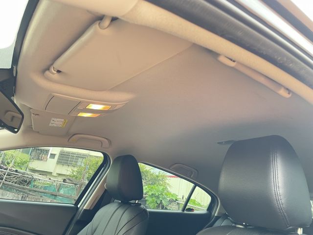 一手車/原鈑件/ACC跟車/電動椅/抬頭顯示器/倒車顯影/LED頭燈/I-KEY/盲點偵測  第17張相片