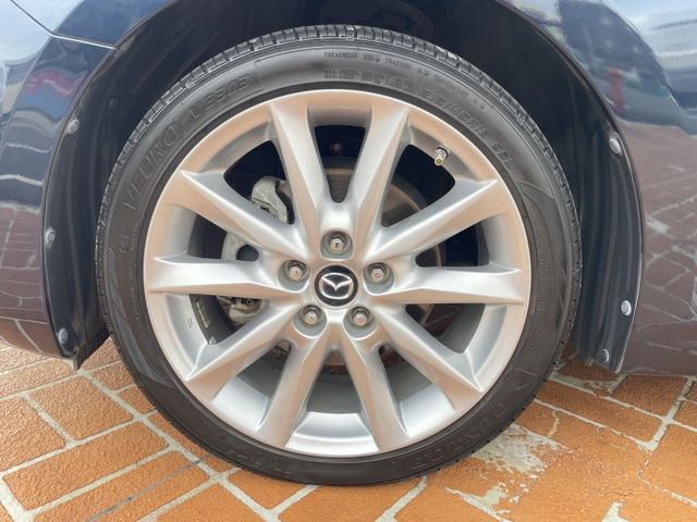 一手車/原鈑件/ACC跟車/電動椅/抬頭顯示器/倒車顯影/LED頭燈/I-KEY/盲點偵測  第18張相片