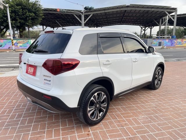 原鈑件/ACC跟車/盲點偵測/LED頭燈/I-KEY/7氣囊/10月出廠12月領牌  第4張相片