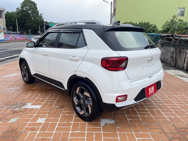 原鈑件/原廠保養/I-KEY/導航/恆溫/倒車顯影/手機無線充電/只跑3萬公里  第7張相片