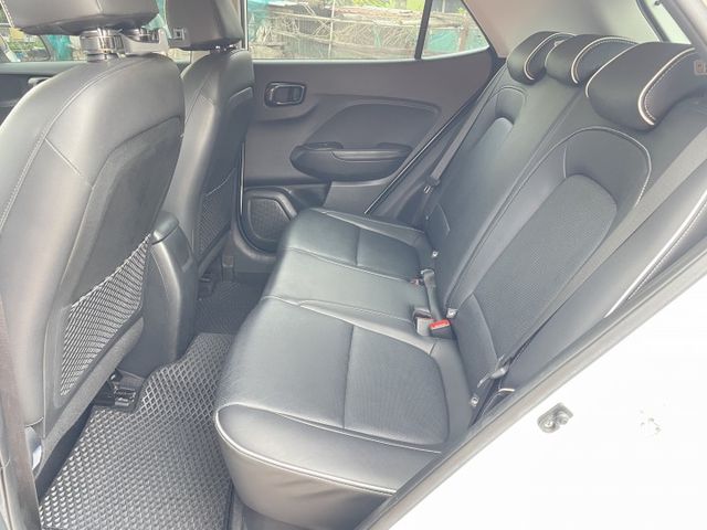 原鈑件/原廠保養/I-KEY/導航/恆溫/倒車顯影/手機無線充電/只跑3萬公里  第9張相片
