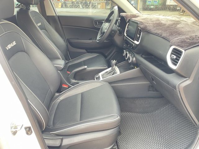 原鈑件/原廠保養/I-KEY/導航/恆溫/倒車顯影/手機無線充電/只跑3萬公里  第12張相片