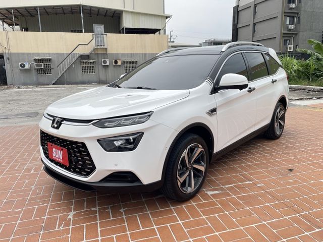 原鈑件/全景天窗/環景影像/盲點偵測/抬頭顯示/車側影像/只跑4萬公里  第2張相片