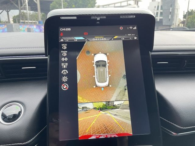 原鈑件/全景天窗/環景影像/盲點偵測/抬頭顯示/車側影像/只跑4萬公里  第17張相片